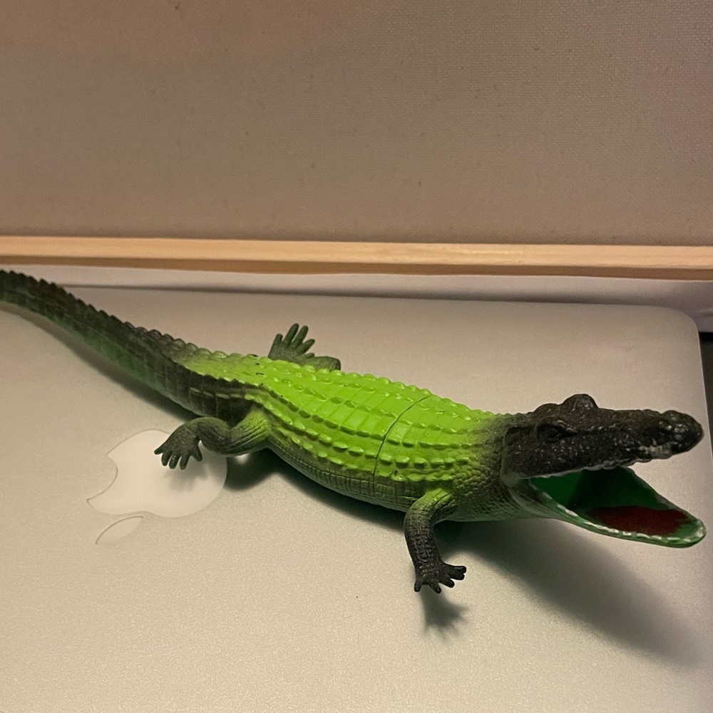 Alligator or crocodile Green and Black Reptile Toy - Picture 4 of 5